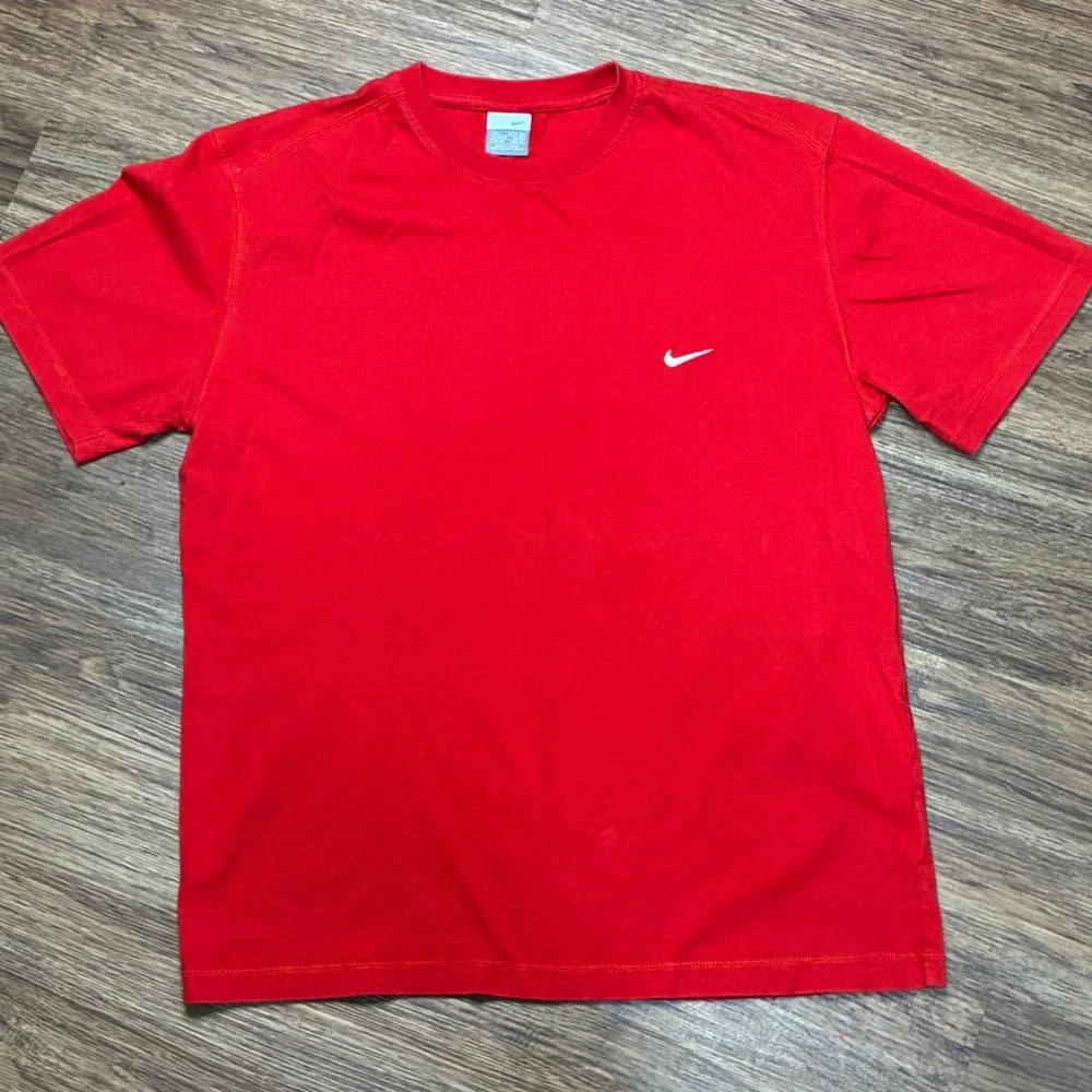Vintage Nike Red Mini Swoosh T-Shirt Men's 90s Y2K Embroidered Logo Tee